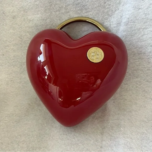 STARBUCKS KOREA Red Plastic Heart Bag White Day 2020 magnetic Closure - Picture 1 of 10